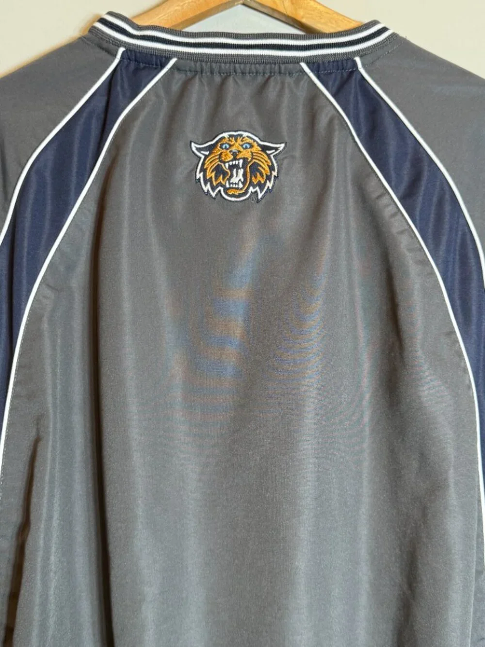 Villanova University Wildcats V-Neck Windbreaker Jacket Men's Medium Gray Sports